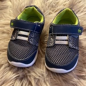 See Kai Run toddler lightweight Stryker sneakers, navy/lime green | size 5